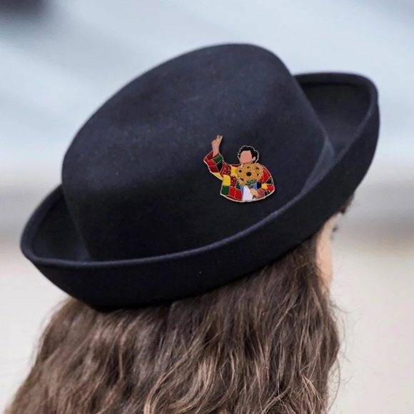 Harry Styles color block sweater pin NEW - Picture 4 of 5